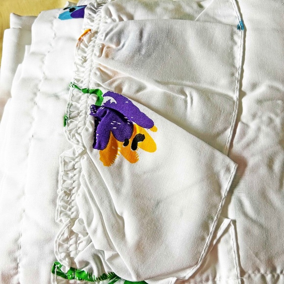 DRAPES, SEARS "ASTRID" 81 X 96 INCHES, WHITE WITH CONTEMPORARY FLORAL, POLY/COTT - Picture 2 of 7